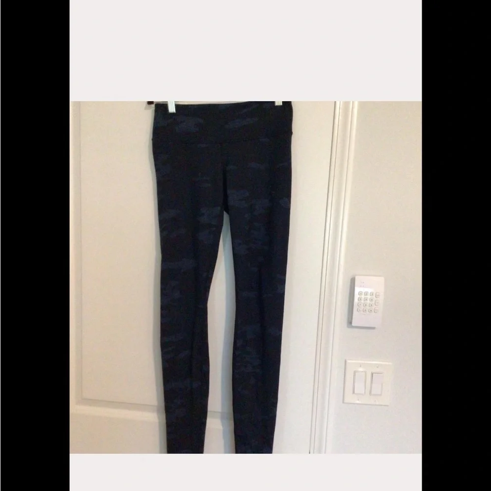 lululemon athletica Dark Camo Leggings - Picture 1 of 4